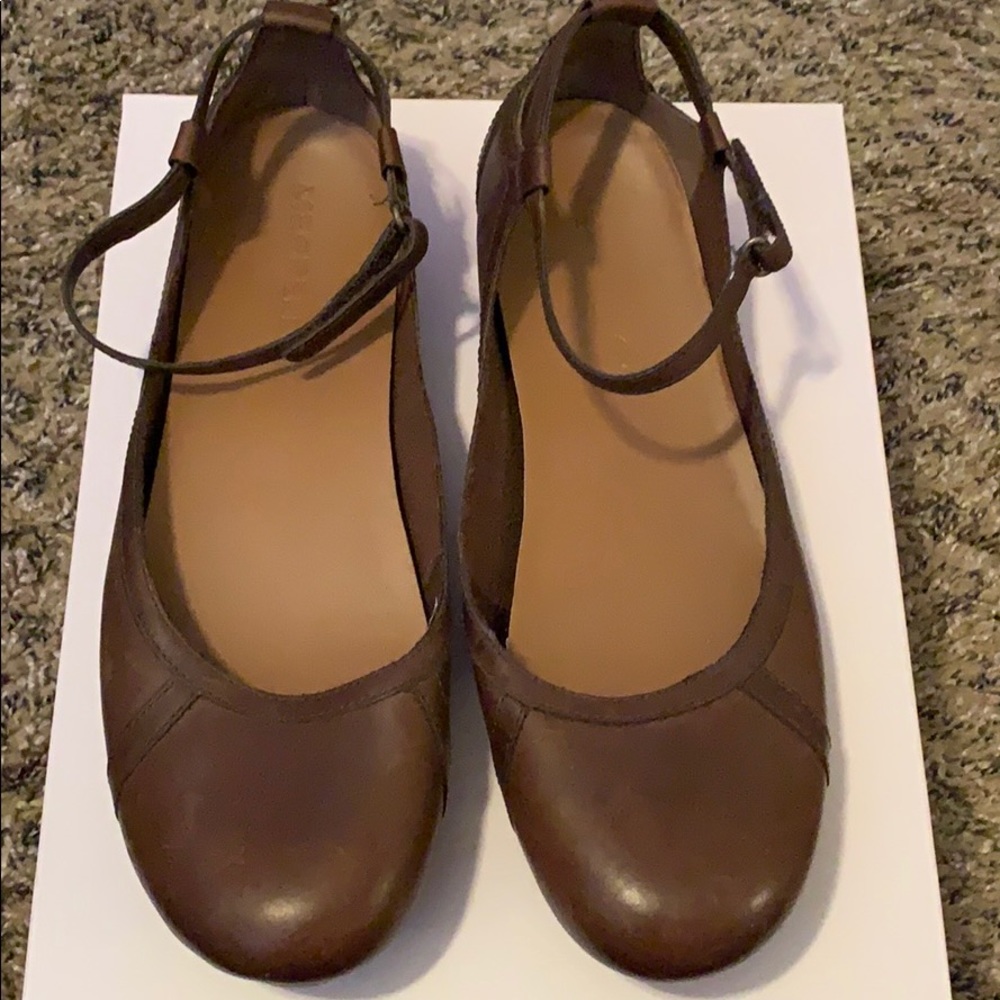 Brand new Merrell flats. Never worn